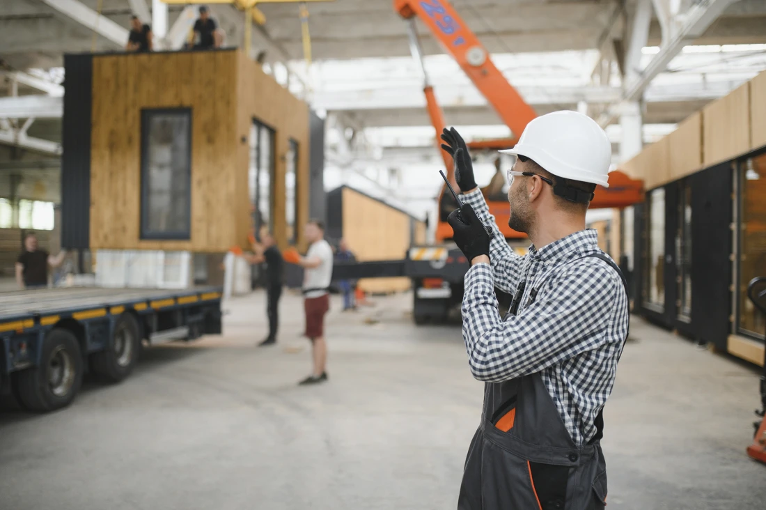 Chargement d'un module préfabriqué