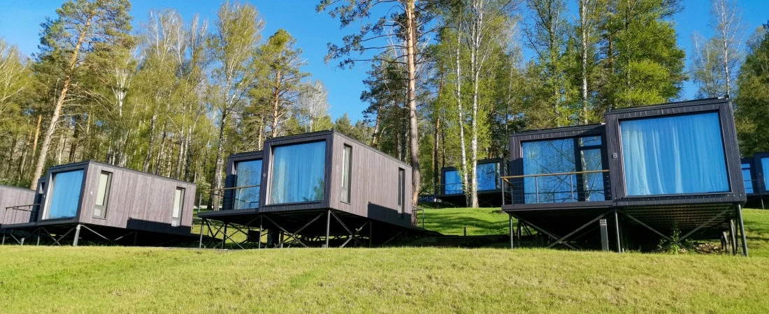 Ensemble de maisons modulaires